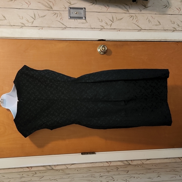 London Times Black Floral Desiner Dress Black Rose Neckline Size 10 - Picture 7 of 12